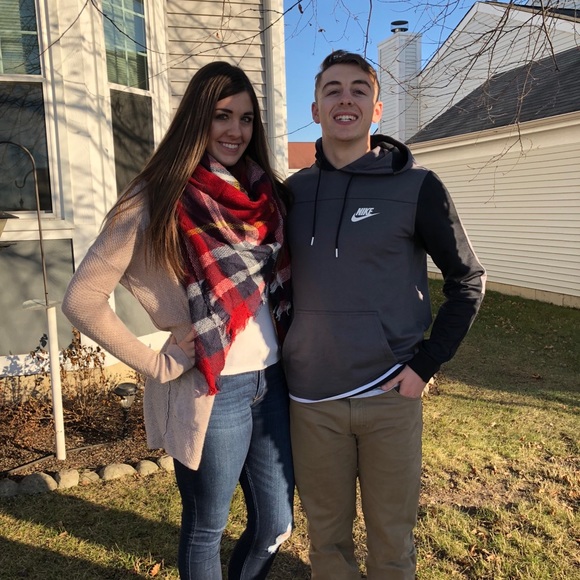 Meet your Posher, Marisa - Picture 1 of 1